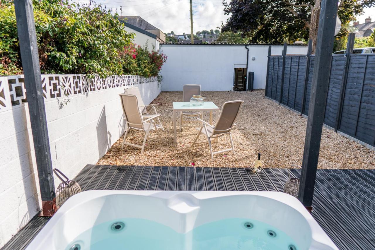 Parke -Hottub- Apartment Pembroke Dock Exterior foto