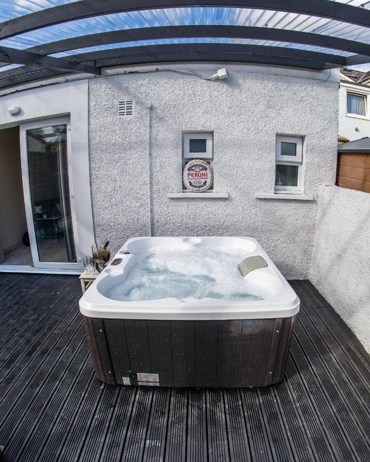 Parke -Hottub- Apartment Pembroke Dock Exterior foto