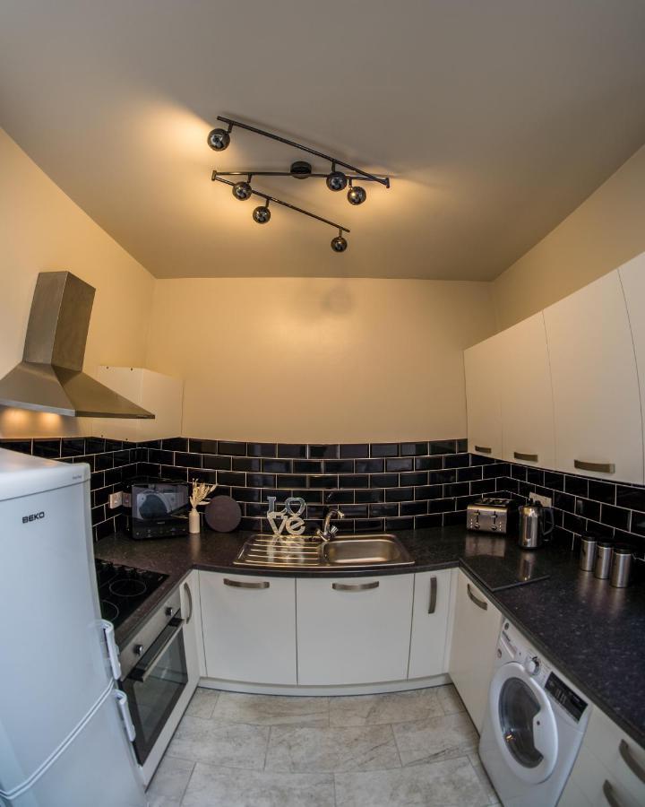 Parke -Hottub- Apartment Pembroke Dock Exterior foto