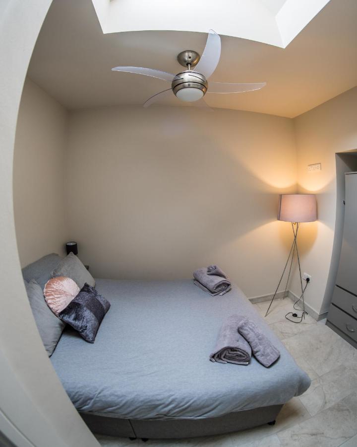 Parke -Hottub- Apartment Pembroke Dock Exterior foto