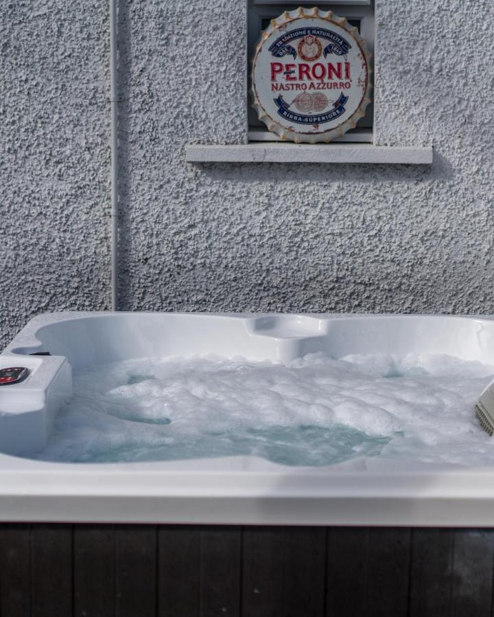 Parke -Hottub- Apartment Pembroke Dock Exterior foto